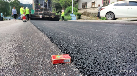1.5cm 2cm асфальтируют обслуживание конкретной мостовой ремонта дороги битума верхнего слоя